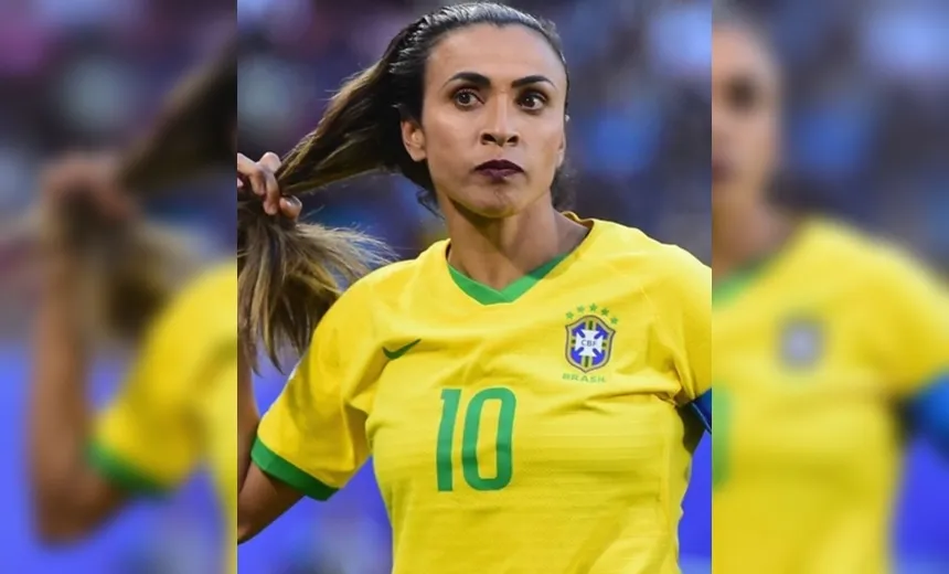 Marta surpreende ao usar batom escuro em jogo contra a Itália; entenda
