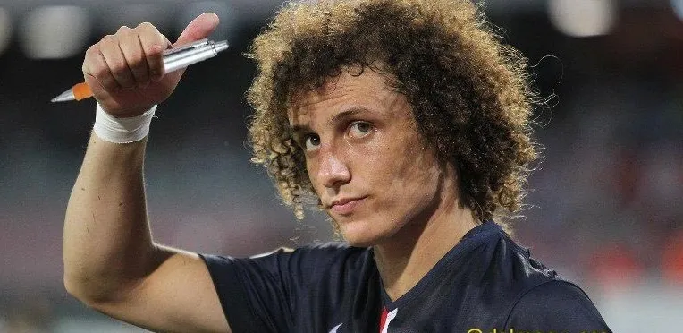 Torre Eiffel, Bic e Arco do Triunfo: veja os memes das canetas de Suárez em David Luiz