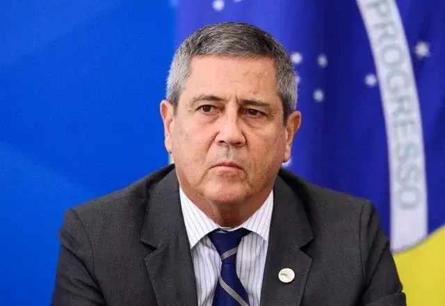 Moraes mantém prisão preventiva de Braga Netto por risco de fuga