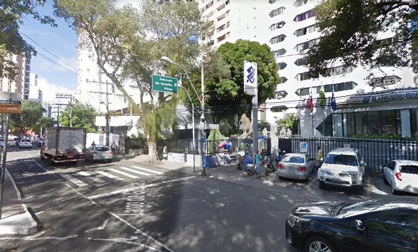 SEM FUNDO: Estelionatária é presa em flagrante ao tentar sacar cheque na Graça