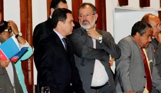Tom e Marcelo Nilo disputam votos da Oposição para TCM 