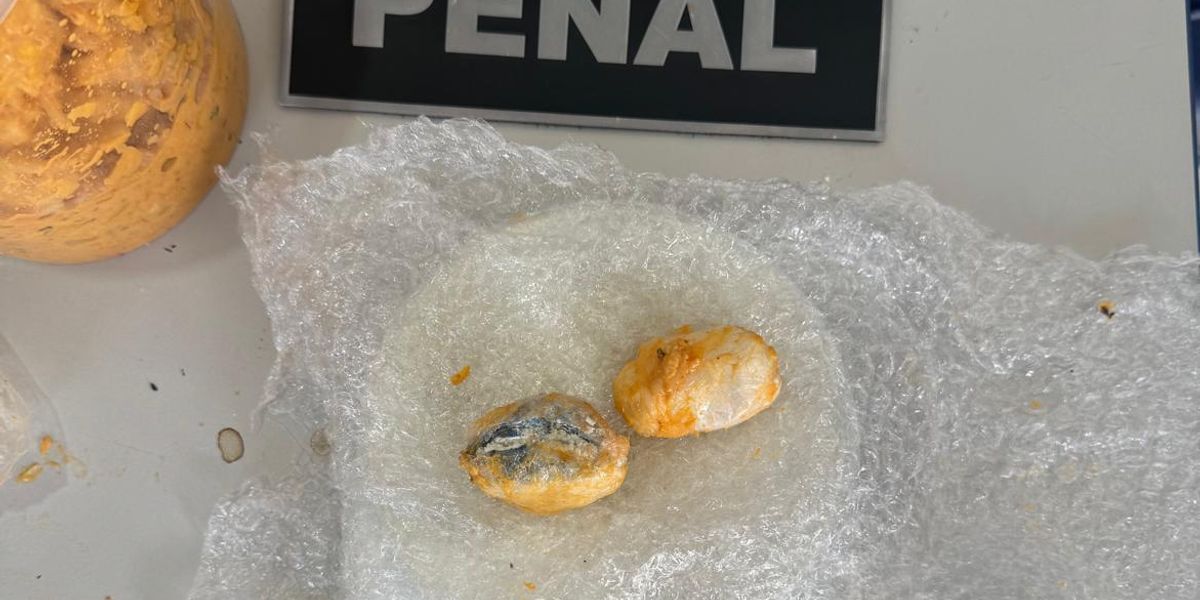 Mulher &Eacute; Presa Ao Tentar Entrar Em Pres&iacute;dio De Feira De Santana Com Drogas Escondidas Em Estrogonofe