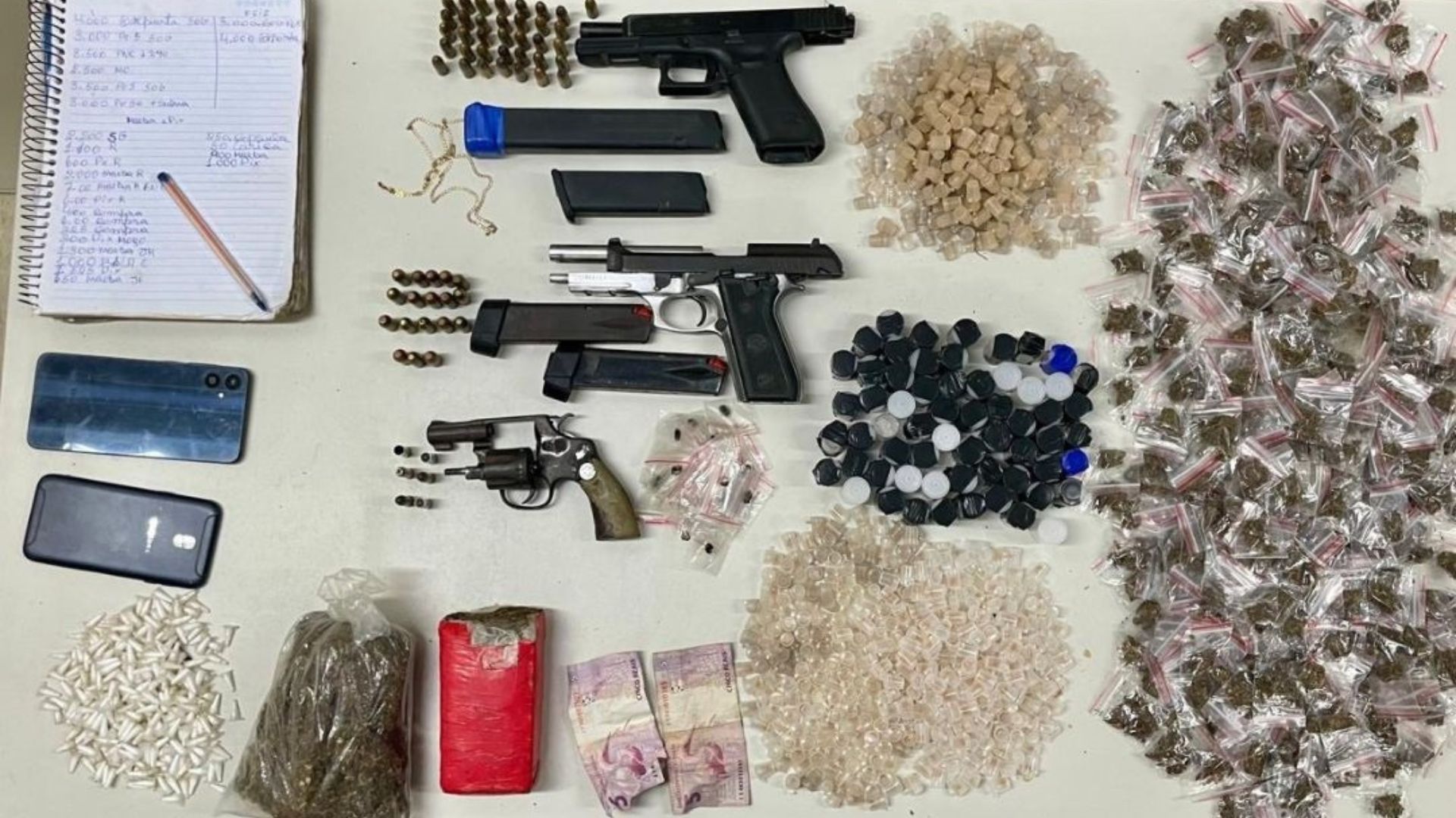 Confronto com a Pol&iacute;cia Militar em Piraj&aacute;. Foto: PMBA