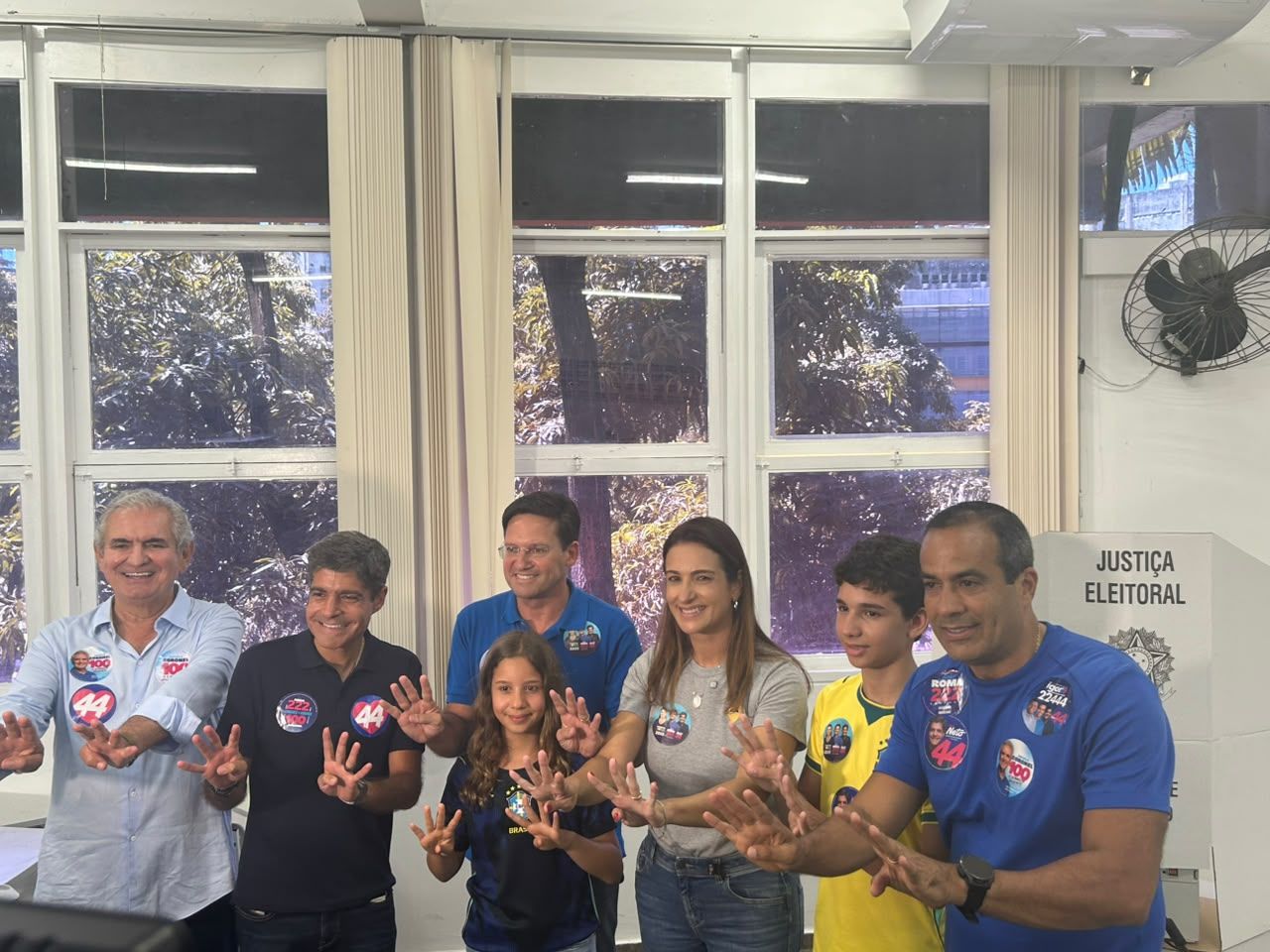 Roberta Roma vota em Salvador 