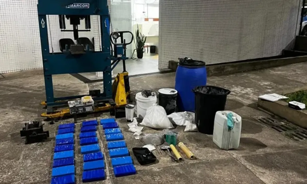 Laborat&oacute;rio de refino de drogas &eacute; desarticulado em Itapu&atilde;.Foto: Divulga&ccedil;&atilde;o | SSP-BA