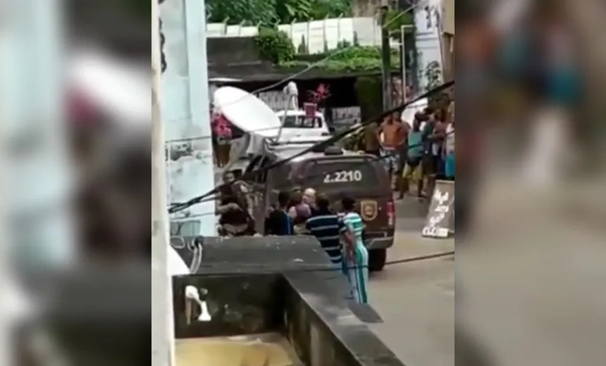 Vídeo mostra policiais militares em ação truculenta na Liberdade; PM reprova conduta