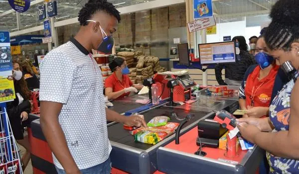 Mais de 80 mil estudantes da rede estadual já receberam o vale-alimentação estudantil