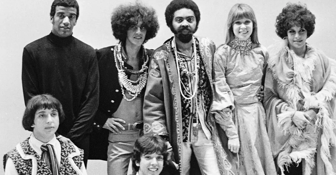 Em 1968, Gal lan&ccedil;ou, ao lado de seus companheiros de movimento, o &aacute;lbum Tropic&aacute;lia ou Panis et Circenses. | Foto: Arquivo Nacional