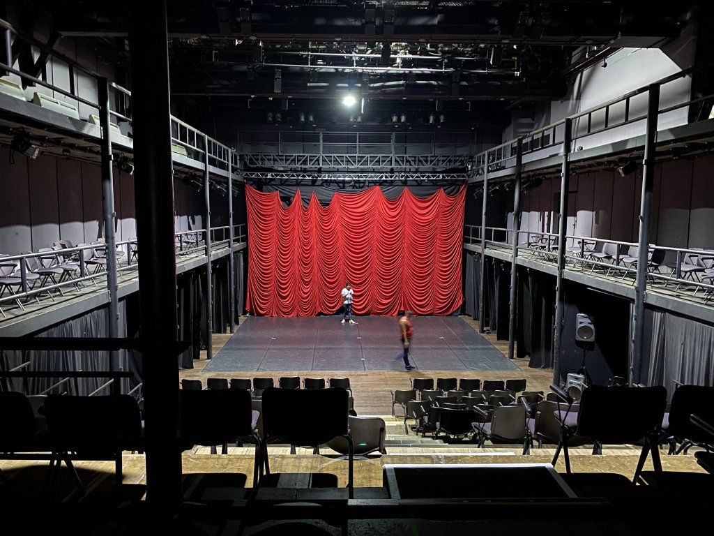 Segundo a lenda, o fundador do Teatro Vila Velha, que morreu em 1979, costuma fazer aparições no local. | Foto: Bruna Castelo Branco/Aratu On