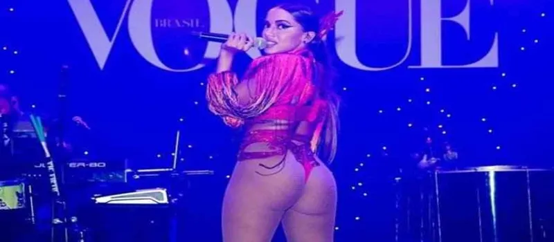 DONA DE SI: Após receber críticas por usar fio-dental em show, Anitta dispara: “nem aí para críticas”