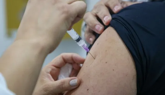 VÍDEO: Fila da vacinação na Arena Fonte Nova tem confusão durante encerramento