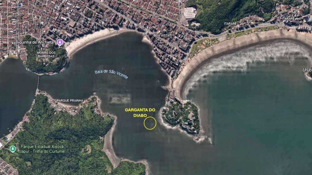 A Garganta do Diabo, área entre a Ilha Porchat e o Parque Estadual Xixová-Japuí, é famosa por ter fortes correntezas. | Foto: Google Maps