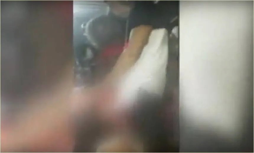 Pagodeiro baiano é flagrado simulando sexo com jovem de 13 anos em show