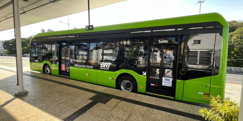 O BRT (Bus Rapid Transit) de Salvador é um sistema de transporte rápido por ônibus que liga diferentes pontos da capital baiana por meio de faixas exclusivas/Foto: Ascom Semob