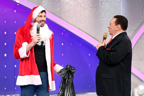 Turma do The Noite participa do Banquinho no especial de Natal do Programa Raul Gil