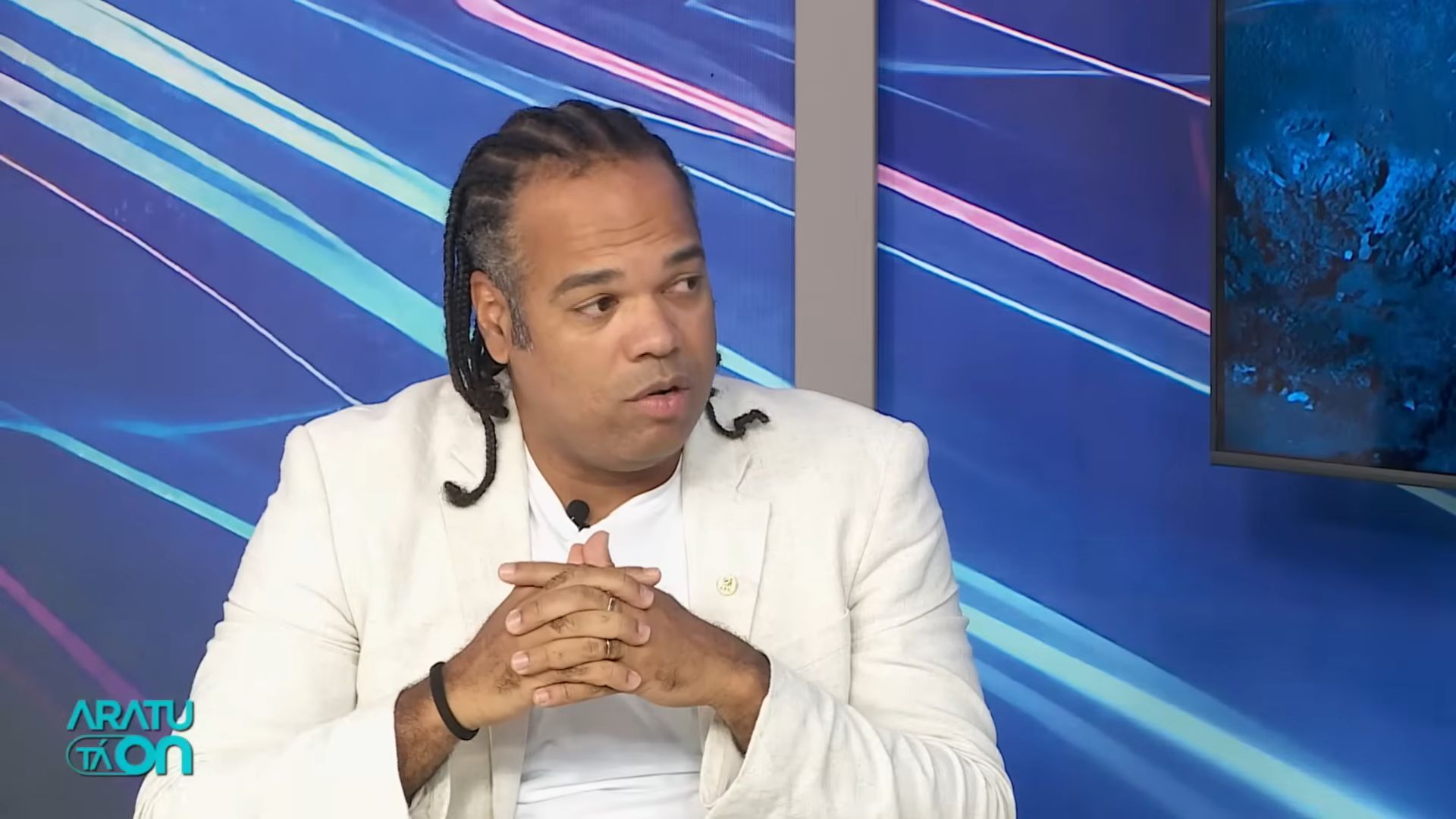 Contador, professor, empresário e colunista do Aratu On, André Luis, o Dedeko, deu dicas da utilização do 13º salário durante participação no Aratu Tá On