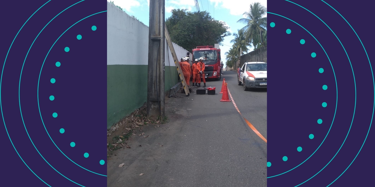 Corpo De Homem Encontrado Em Cima De Poste &Eacute; Retirado Pelo Corpo De Bombeiros Em Salvador