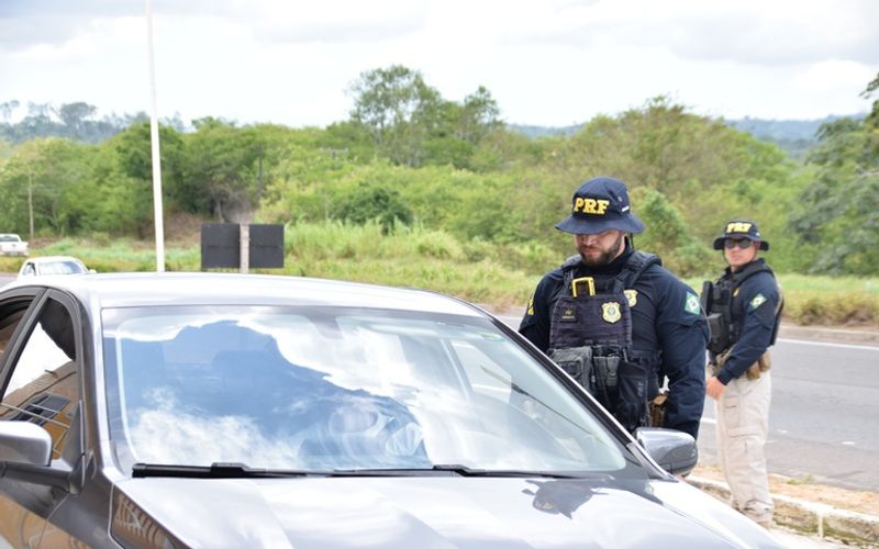 Apesar do aumento no número total de acidentes, a queda no número de mortes nas rodovias federais da Bahia é vista como um indicativo positivo das ações de fiscalização/Foto: Divulgação/PRF