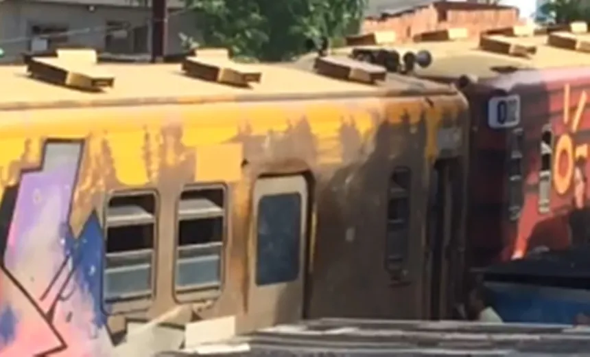 Acidente com trens do Subúrbio Ferroviário deixa dezenas de feridos; não houve mortes