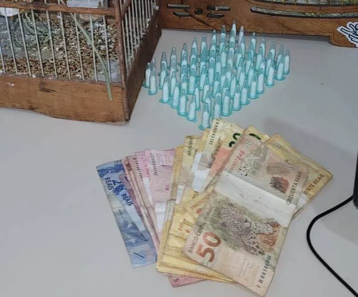Com 70 pinos de cocaína, foragido por tráfico de drogas é preso em Ilhéus