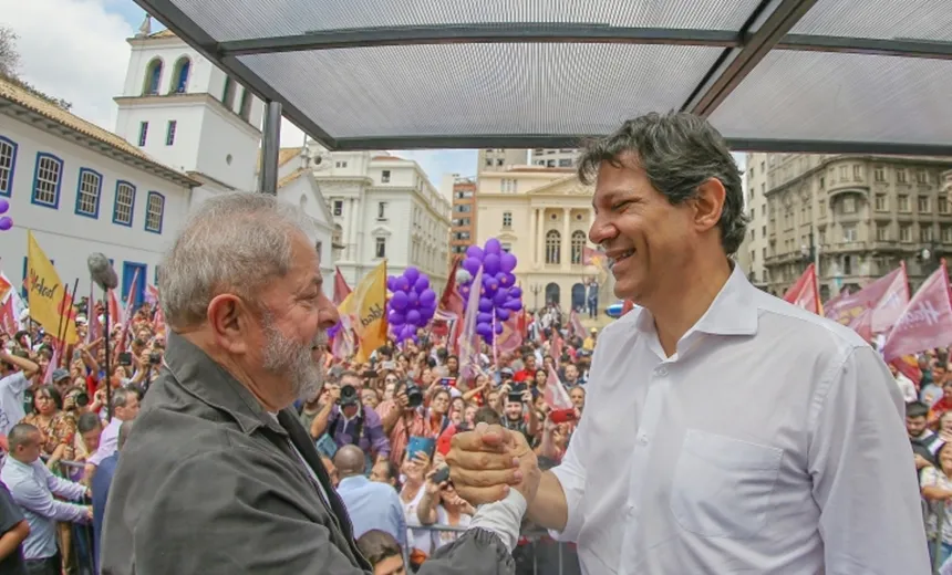 PT oficializa Fernando Haddad como candidato à Presidência no lugar de Lula