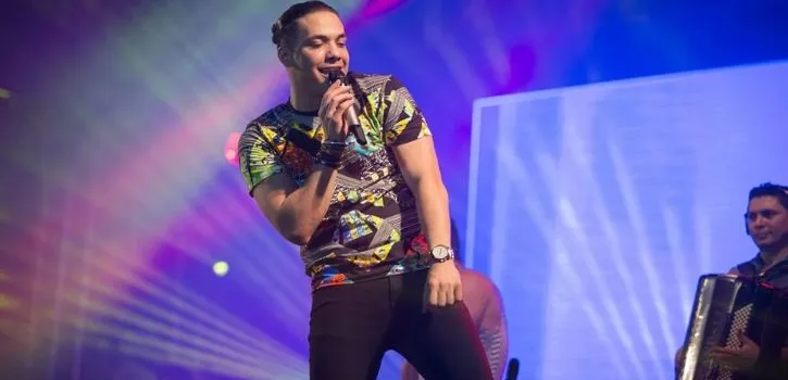 VAI TACA, TACA, TACA: Safadão se rende ao ?bumbum granada? e faz versão forró do hit