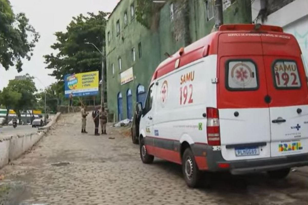 Corpo de homem &eacute; encontrado na Avenida Contorno, em Salvador. |Foto: Reprodu&ccedil;&atilde;o TV Aratu 