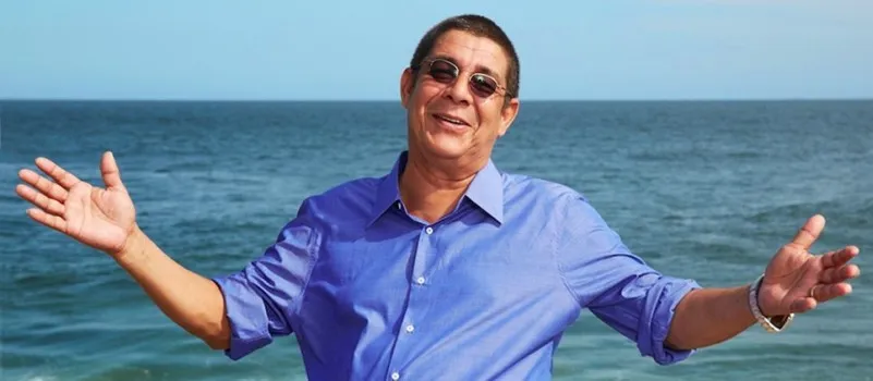 ‘SIMPLICIDADE’: Sem camisa e de chinelo, Zeca Pagodinho é flagrado à vontade em mercado