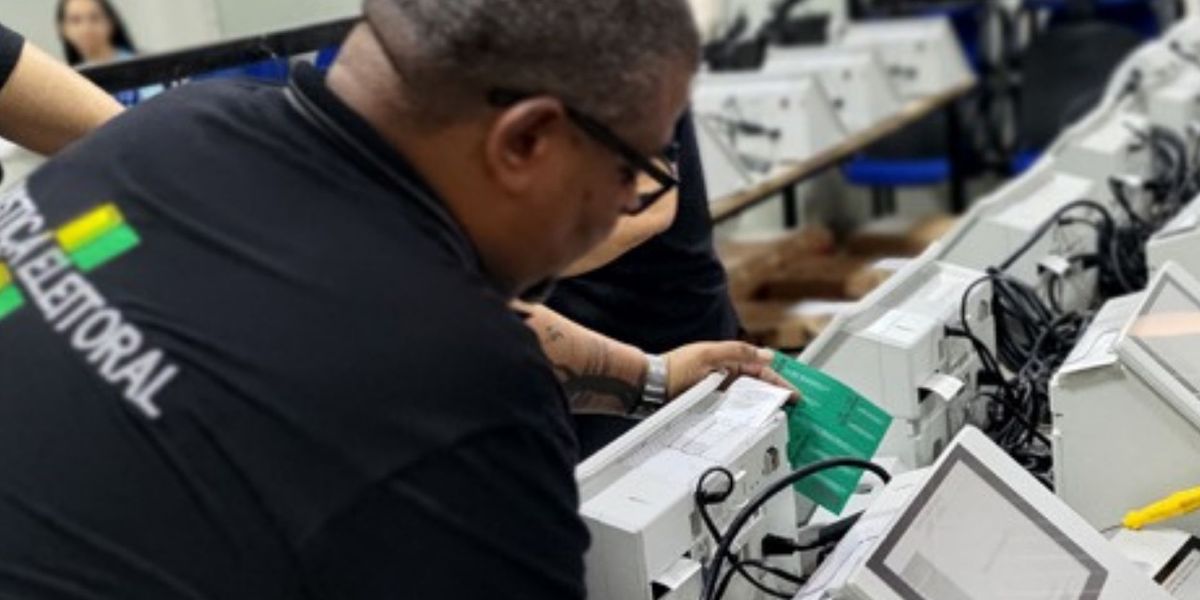 TRE-BA inicia a prepara&ccedil;&atilde;o de 39.744 urnas eletr&ocirc;nicas na Bahia para o segundo turno das Elei&ccedil;&otilde;es 2026