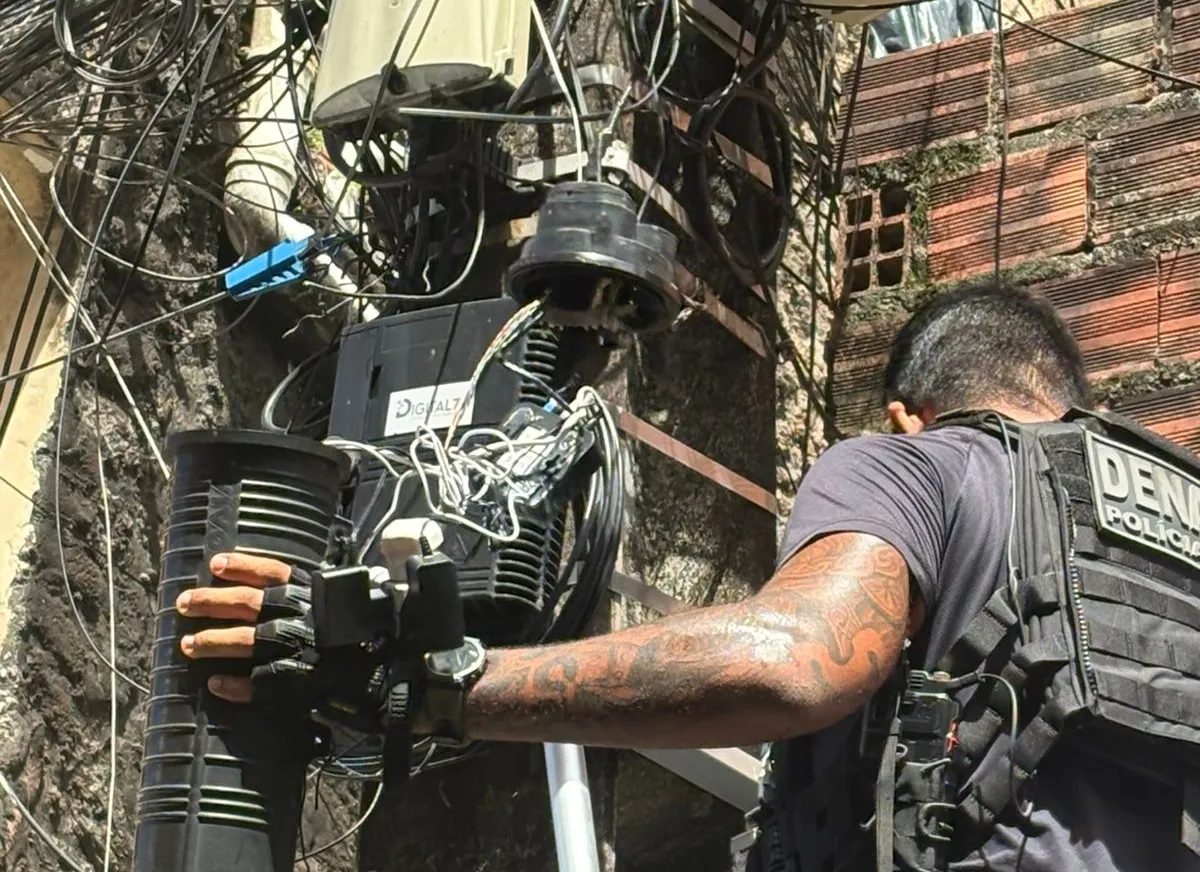 Polícia remove nove câmeras instaladas pelo tráfico em Cosme de Farias 