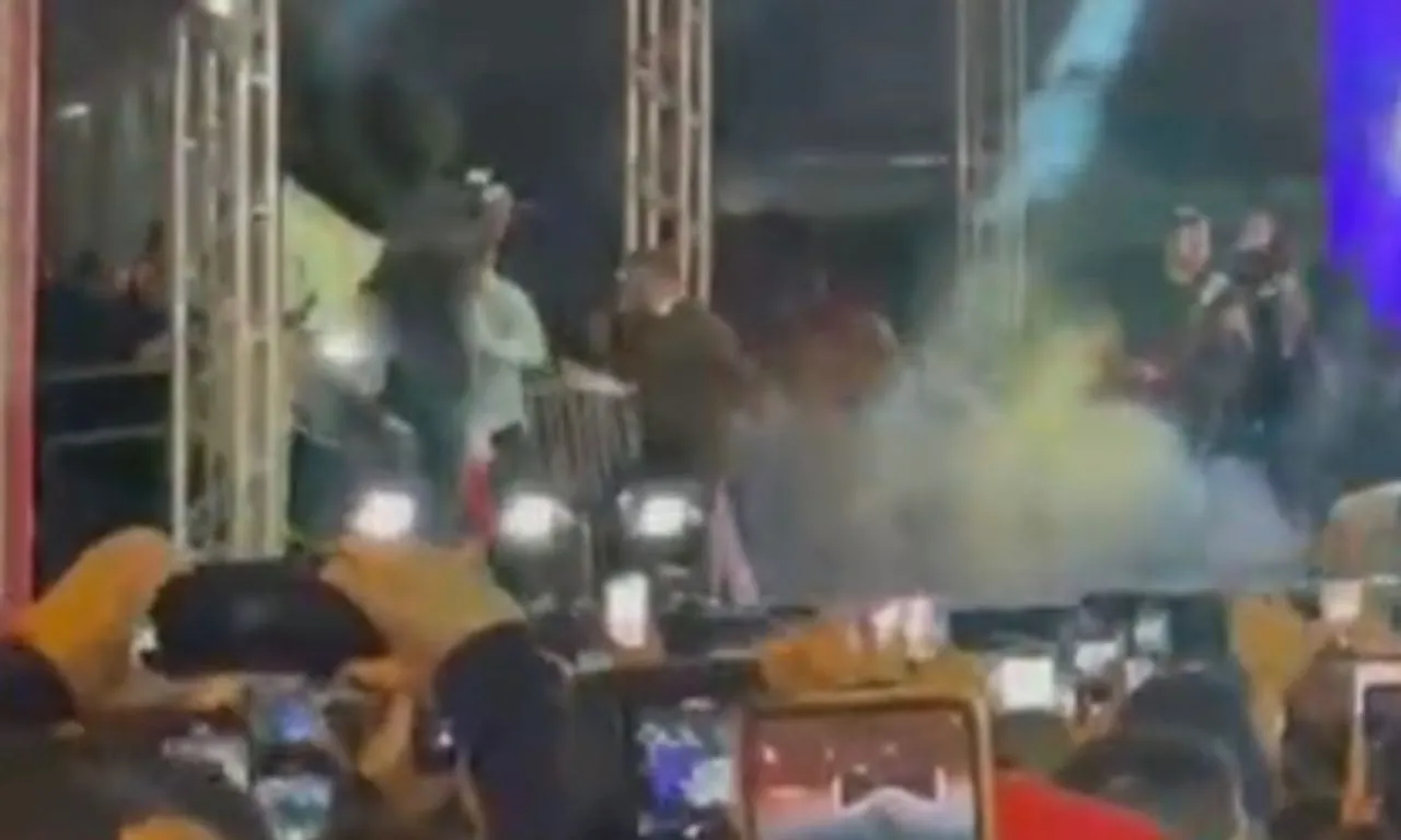 VÍDEO: estrutura de palco cede durante show de Amado Batista no interior da Bahia