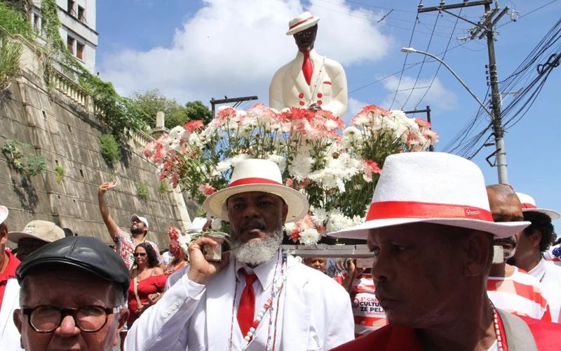 A 4&ordf; edi&ccedil;&atilde;o do cortejo celebra f&eacute;, resist&ecirc;ncia e cultura popular no Centro Hist&oacute;rico, com sa&iacute;da da Pra&ccedil;a Castro Alves no domingo (26), &agrave;s 9h, reunindo m&uacute;sica e manifesta&ccedil;&otilde;es culturais/Foto: Divulga&ccedil;&atilde;o