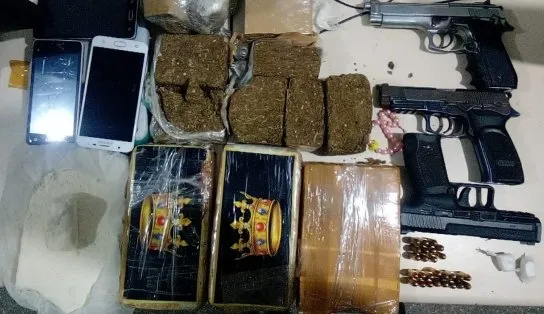 Armas e 7 kg de drogas são encontradas com suspeitos de tráfico na Bahia