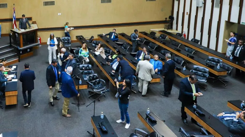 Reajuste e reestruturação: Ordem do dia na ALBA tem projetos do Executivo