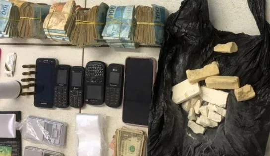 Ele deixou a esposa e R$ 60 mil para trás: Rondesp acha gerente do tráfico em Salvador que tinha euro, dólar e até moeda angolana