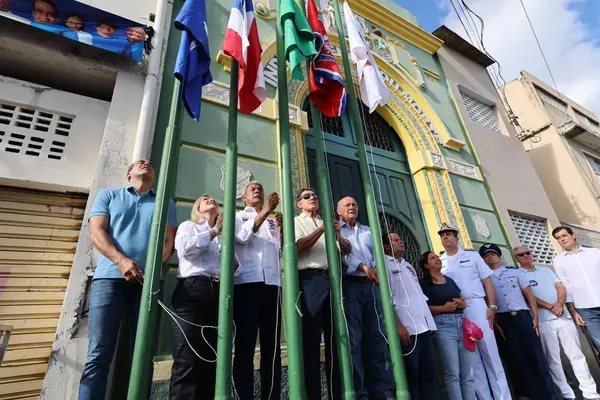 Autoridades marcam presença no desfile do 2 de Julho em Salvador