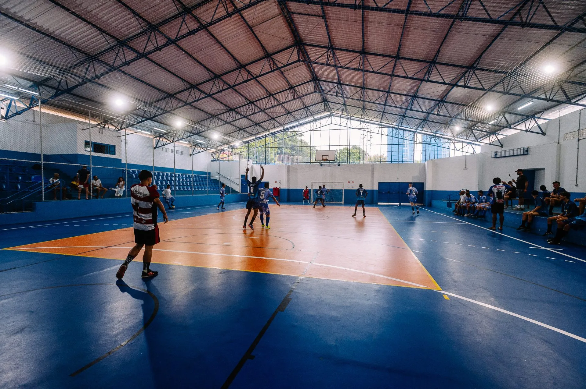 Vice de SP quer PMs ensinando educação física para a rede municipal