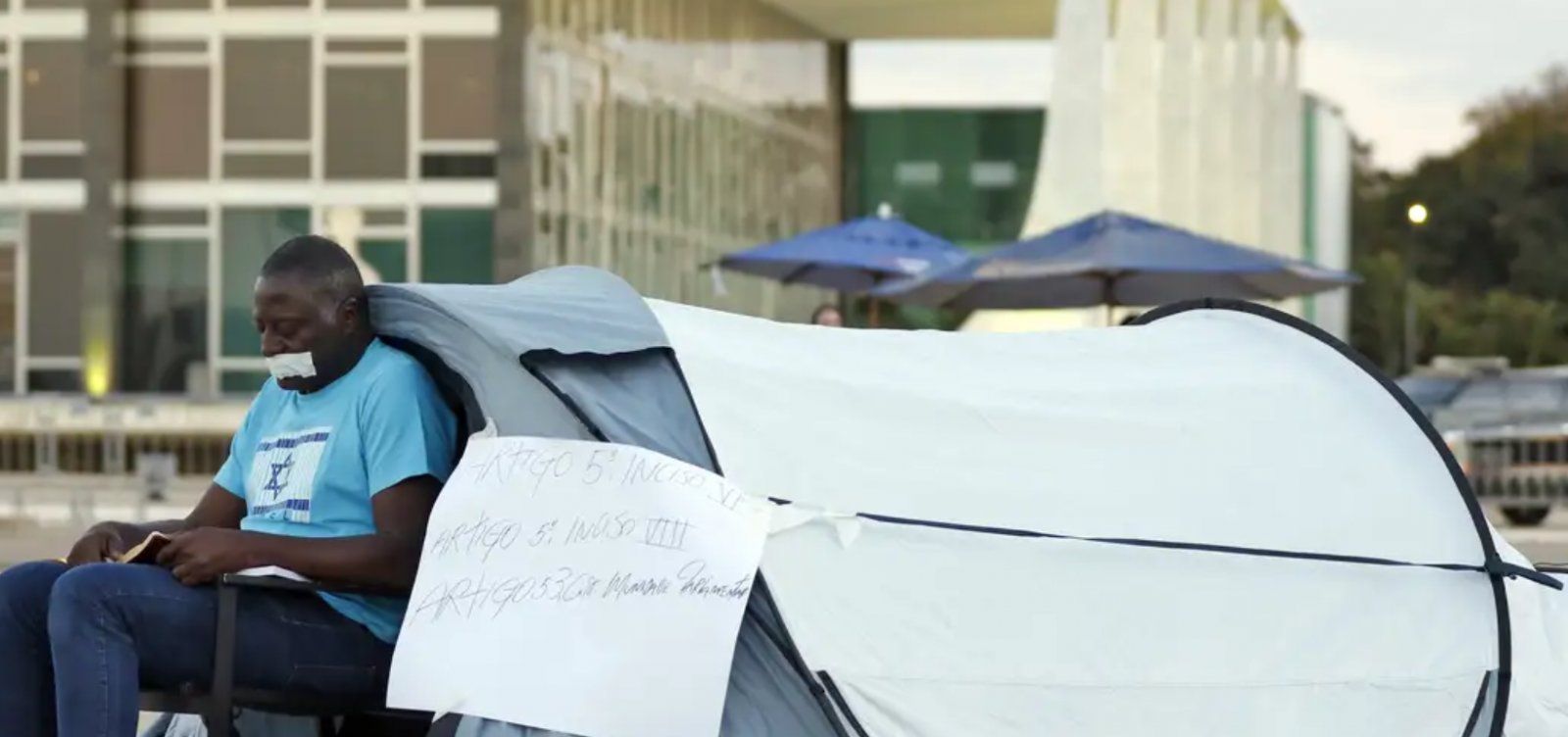 Após ordem de Moraes, bolsonarista desocupa acampamento em frente ao STF; Foto: Bruno Peres/Agência Brasil