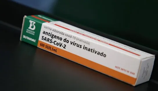 China não envia insumos e Butantan suspende produção da CoronaVac
