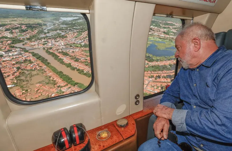 Lula chega ao Maranhão e sobrevoa áreas atingidas pelas chuvas