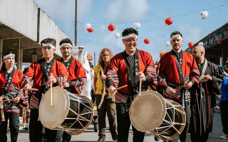 Além dos palcos, o Bon Odori 2026 contará com áreas voltadas para experiências culturais, reunindo atividades que aproximam o público de costumes e manifestações japonesas/Foto: Divulgação
