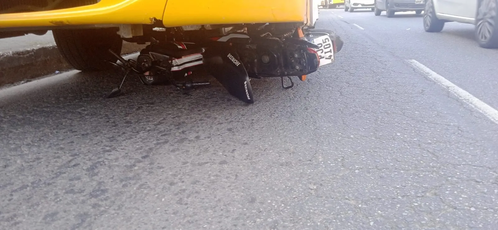 Homem morre em acidente entre moto e ônibus em Salvador