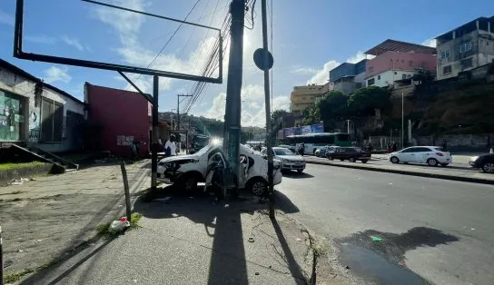 Bandidos tentam escapar de duas ações policiais e se envolvem em acidentes, em Salvador 