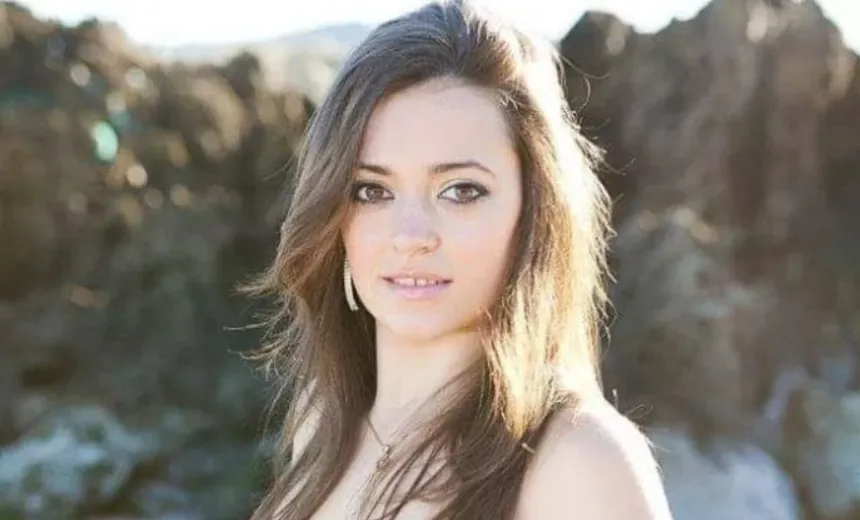 Cantora morre durante show após ser atingida por fogos de artifício