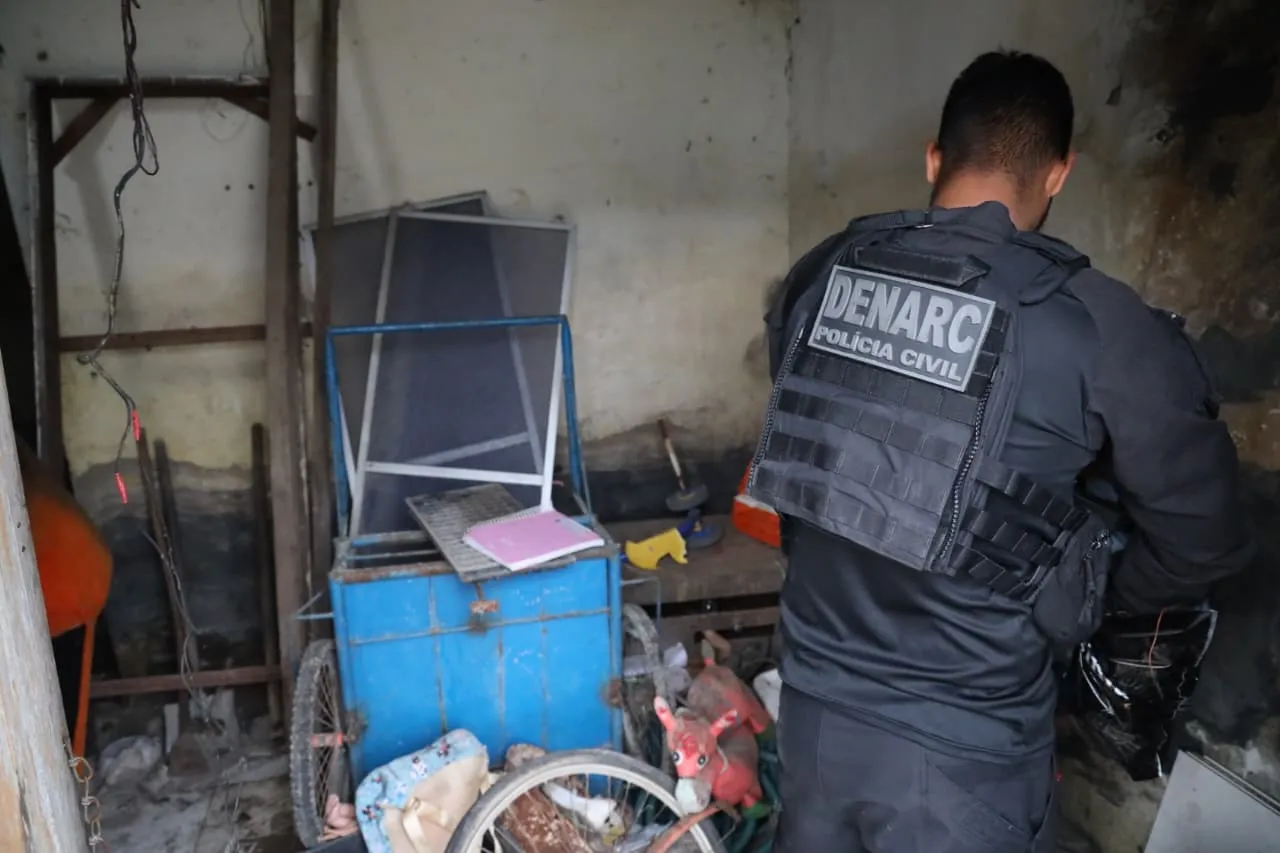 Operação prende duas pessoas e mira grupo suspeito de tráfico de drogas em Feira de Santana