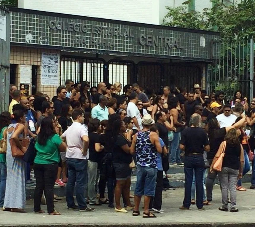Sindicato e professores estaduais divergem sobre datas de mobilizações e realizam protesto nesta manhã