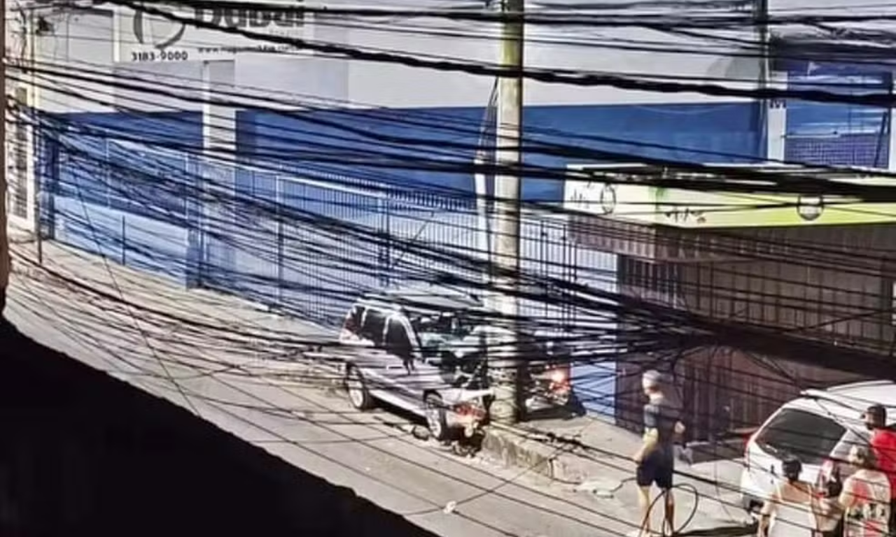 Acidente envolvendo m&atilde;e e filho. Foto: Redes sociais