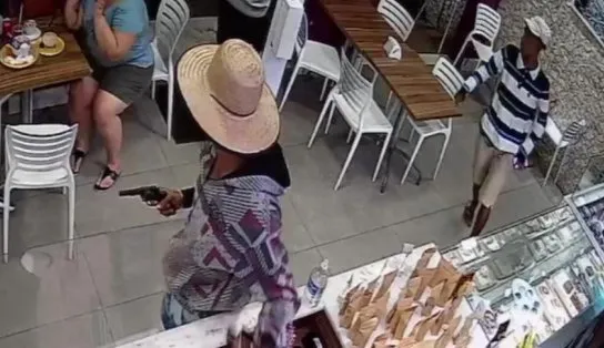 "Terroristas do HB20" atacam bares na Pituba e fazem série de "arrastões"; veja vídeo de um dos crimes  