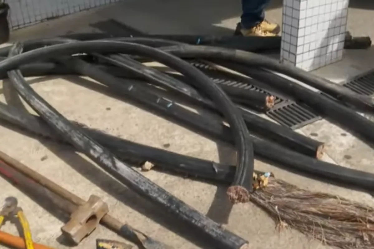 Quatro homem são presos em furtando 500 Kg de fios de cobre, em Salvador