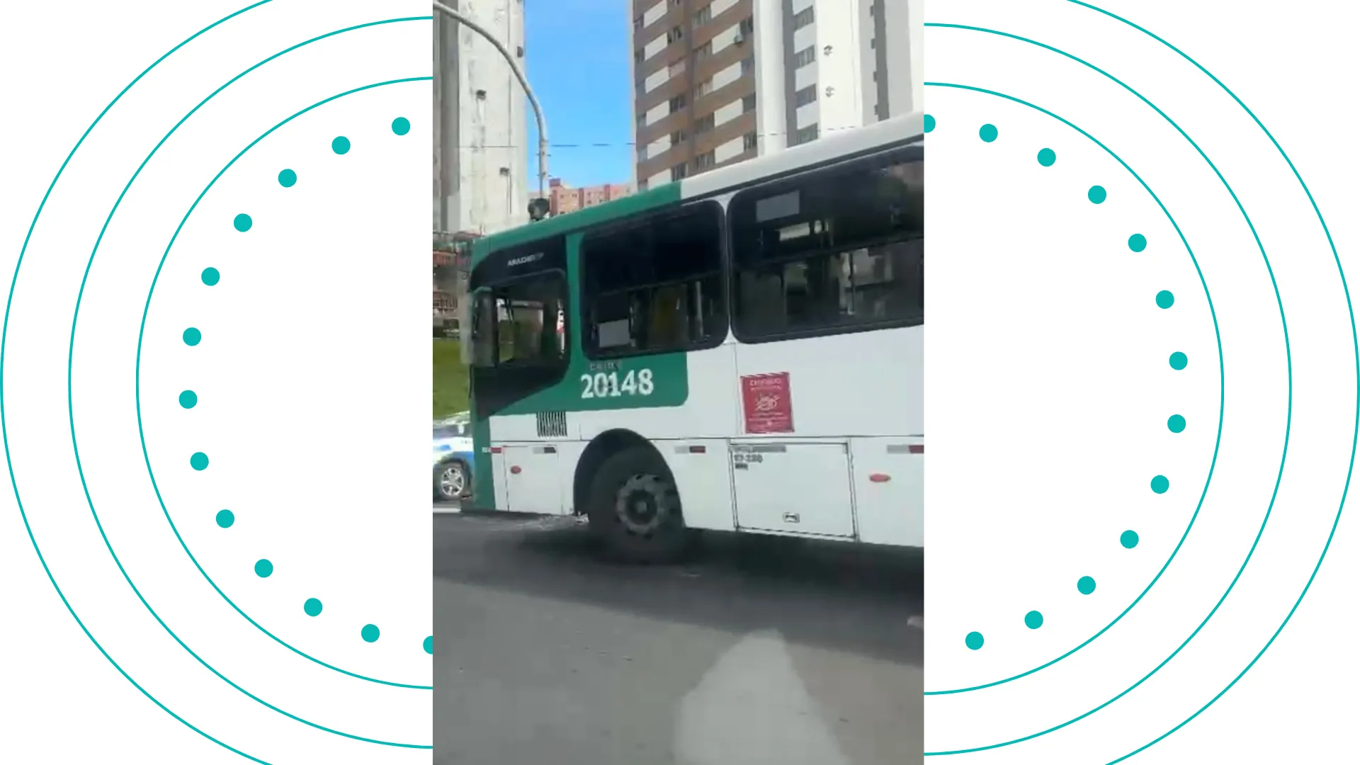 VÍDEO: Batida entre dois ônibus é registrada na Avenida Bonocô, em Salvador